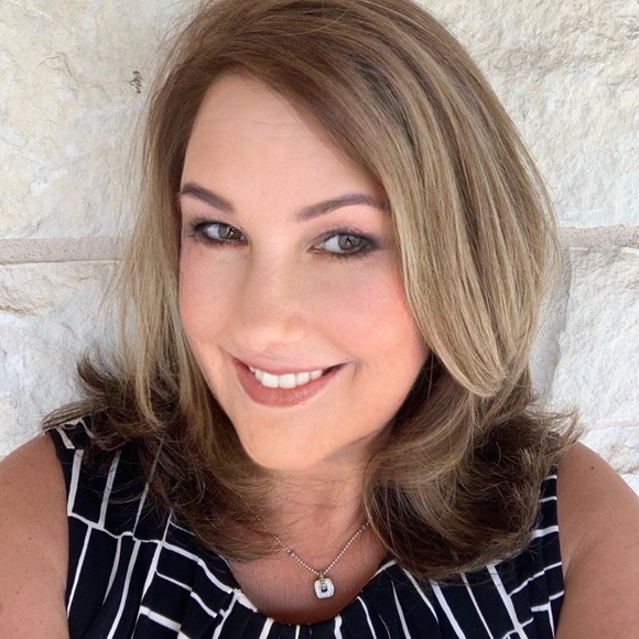 Meet the Posher, Elizabeth! - Picture 1 of 4